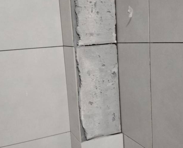 黎平瓷砖空鼓维修公司分享下瓷砖施工前基层浇水润湿程度不足，可能导致以下问题